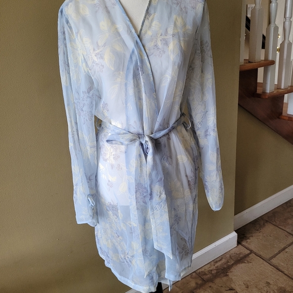 Jones New York Classy Robe - Picture 2 of 7
